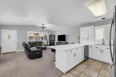 Tiny photo for 1050 W Red Hills Parkway #40, Washington, UT 84780 (MLS # 26-273264)