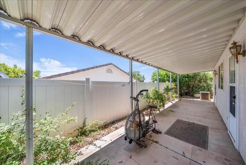 Tiny photo for 1050 W Red Hills Parkway #40, Washington, UT 84780 (MLS # 26-273264)