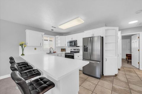 Tiny photo for 1050 W Red Hills Parkway #40, Washington, UT 84780 (MLS # 26-273264)