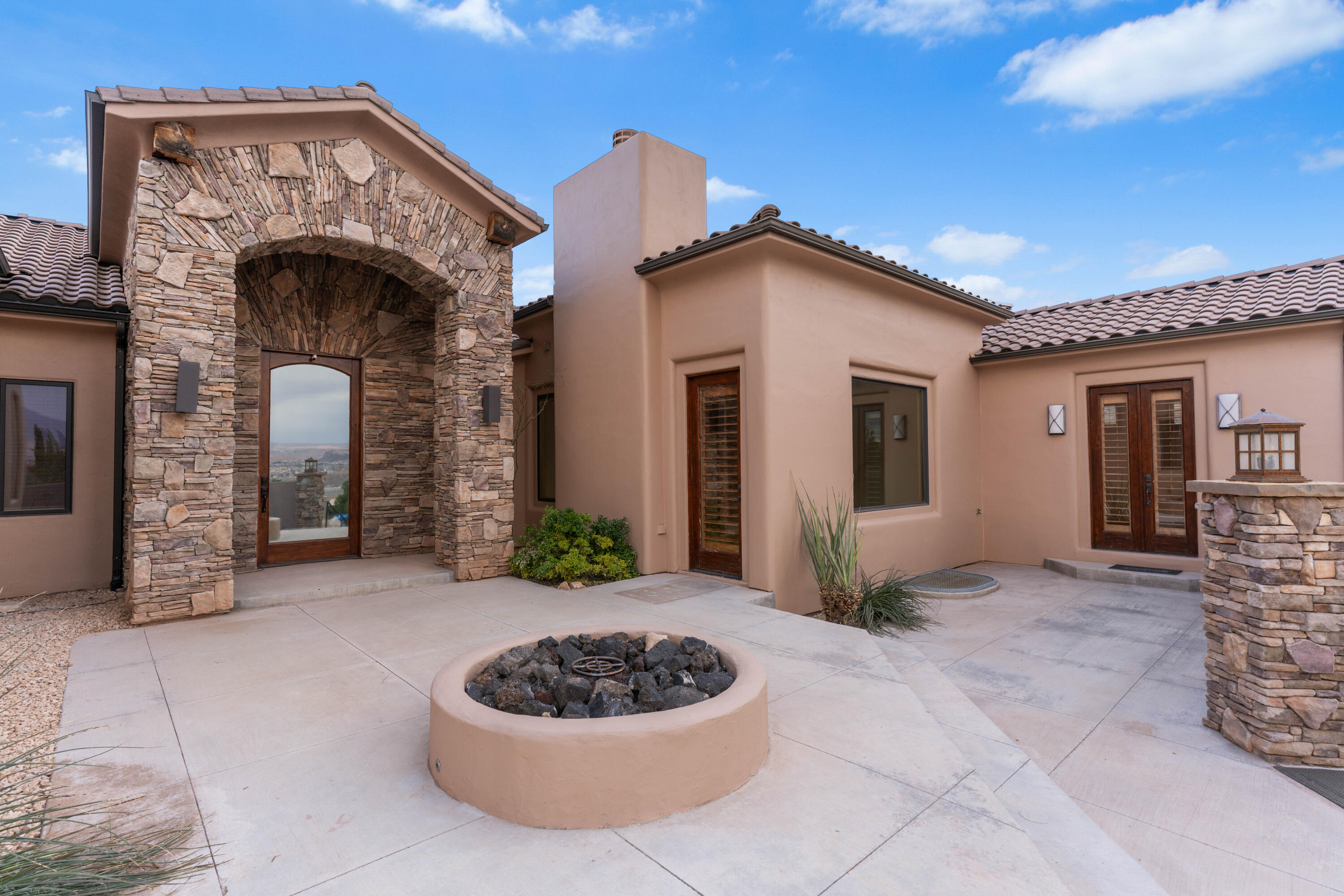 STONE CLIFF - Residential