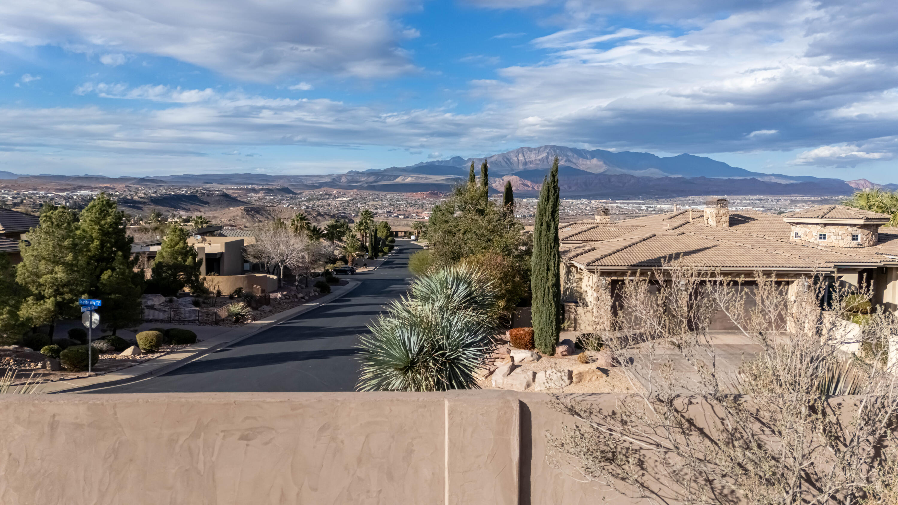 STONE CLIFF - Residential