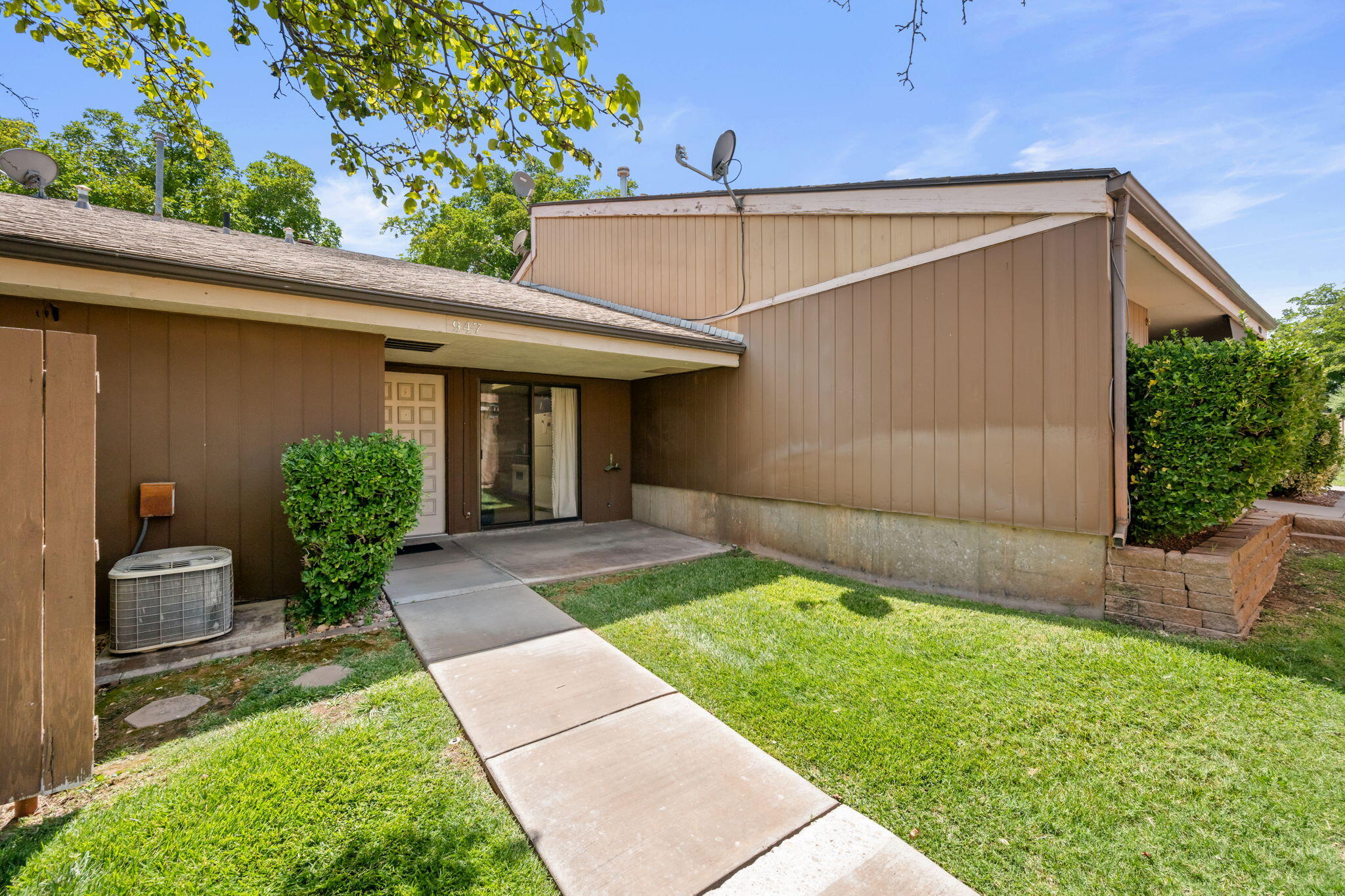 Photo 1 of 18 — 947 W Bloomington DR S, St George, UT 84790