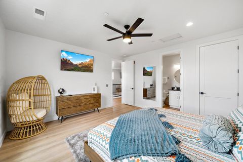 Tiny photo for 1460 S Windsor Parkway #2, Hurricane, UT 84737 (MLS # 25-266191)