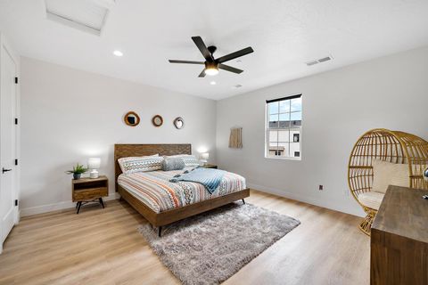Tiny photo for 1460 S Windsor Parkway #2, Hurricane, UT 84737 (MLS # 25-266191)