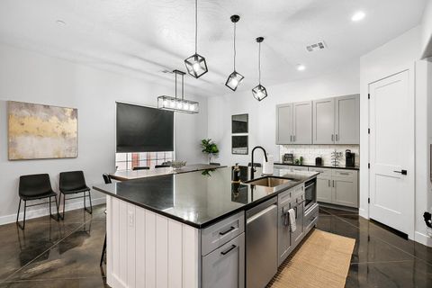 Tiny photo for 1460 S Windsor Parkway #2, Hurricane, UT 84737 (MLS # 25-266191)