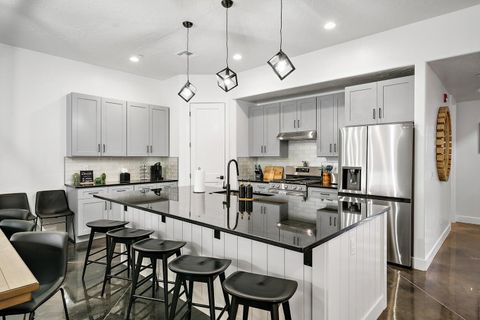Tiny photo for 1460 S Windsor Parkway #2, Hurricane, UT 84737 (MLS # 25-266191)