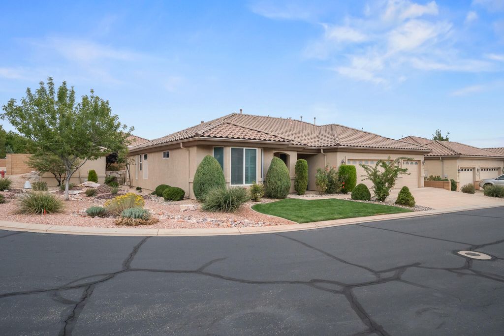 Photo of 4569 S Sandscape DR, Saint George, UT 84790 (MLS # 25-266103)