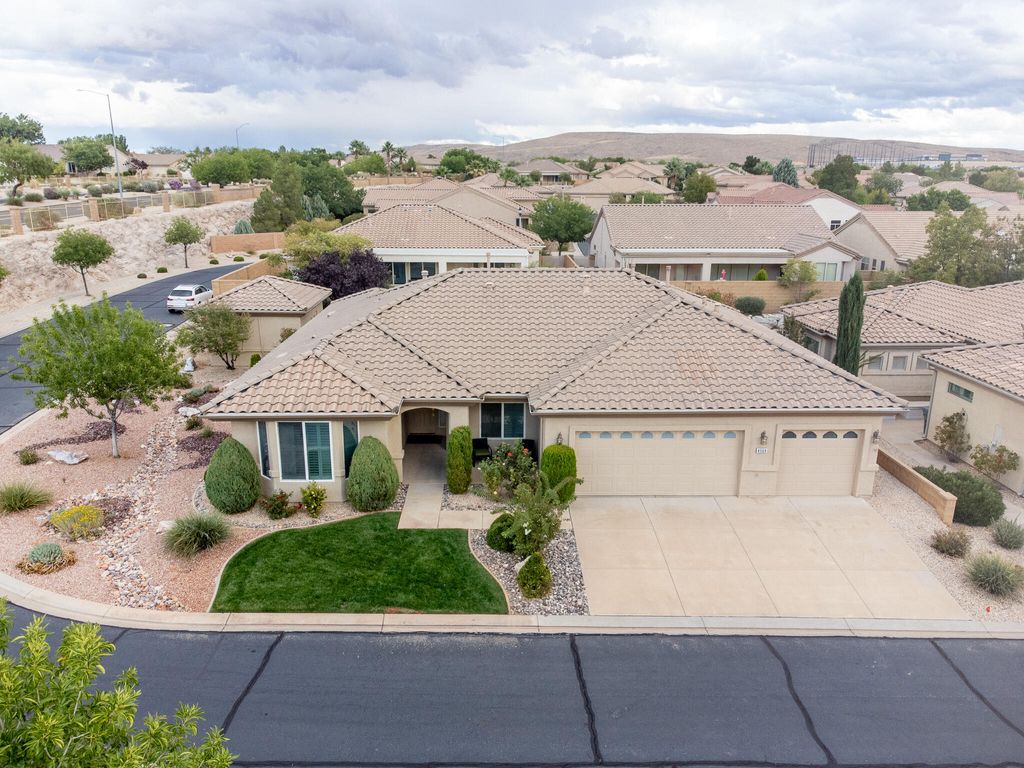 Photo of 4569 S Sandscape DR, Saint George, UT 84790 (MLS # 25-266103)