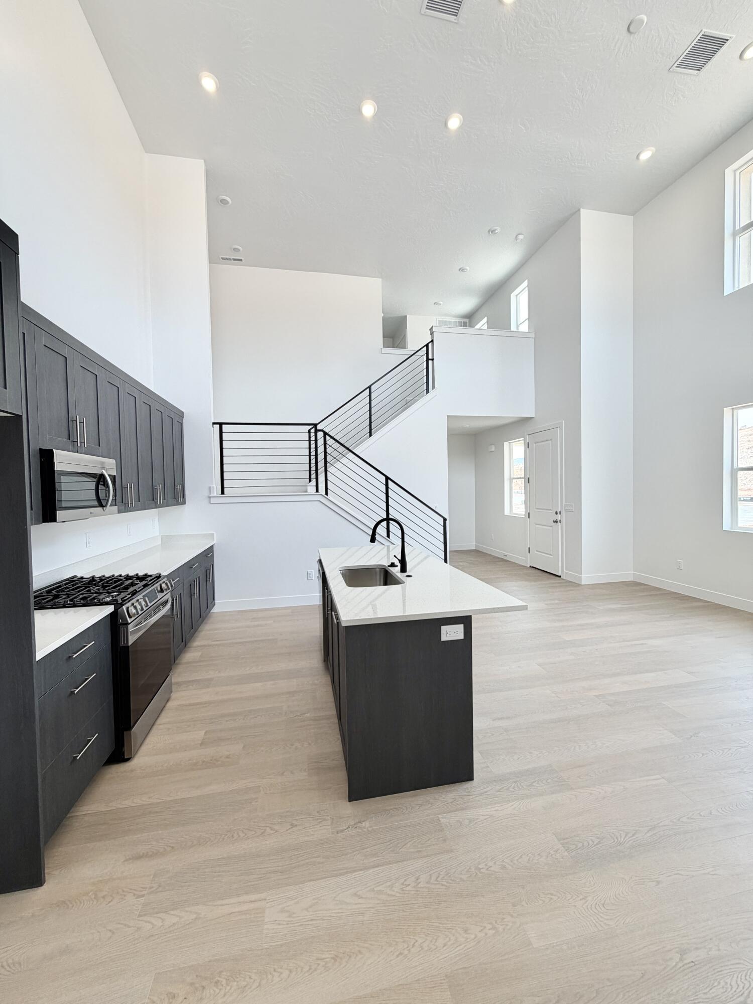 ATKINVILLE TOWNHOMES AT DESERT COLOR - Residential