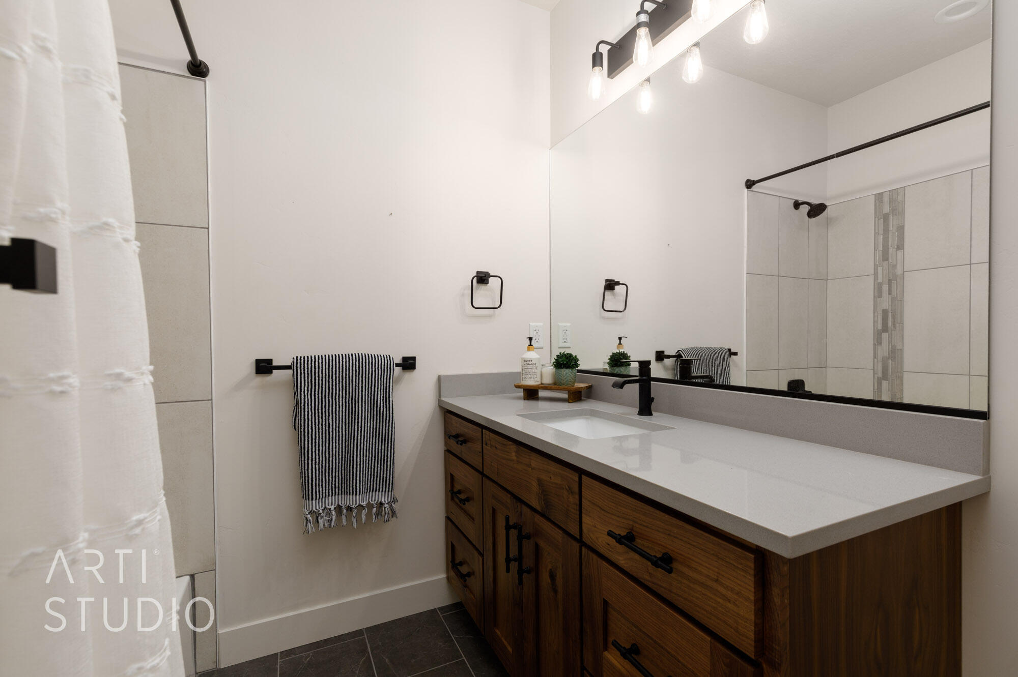 SOUTH POINTE - Residential