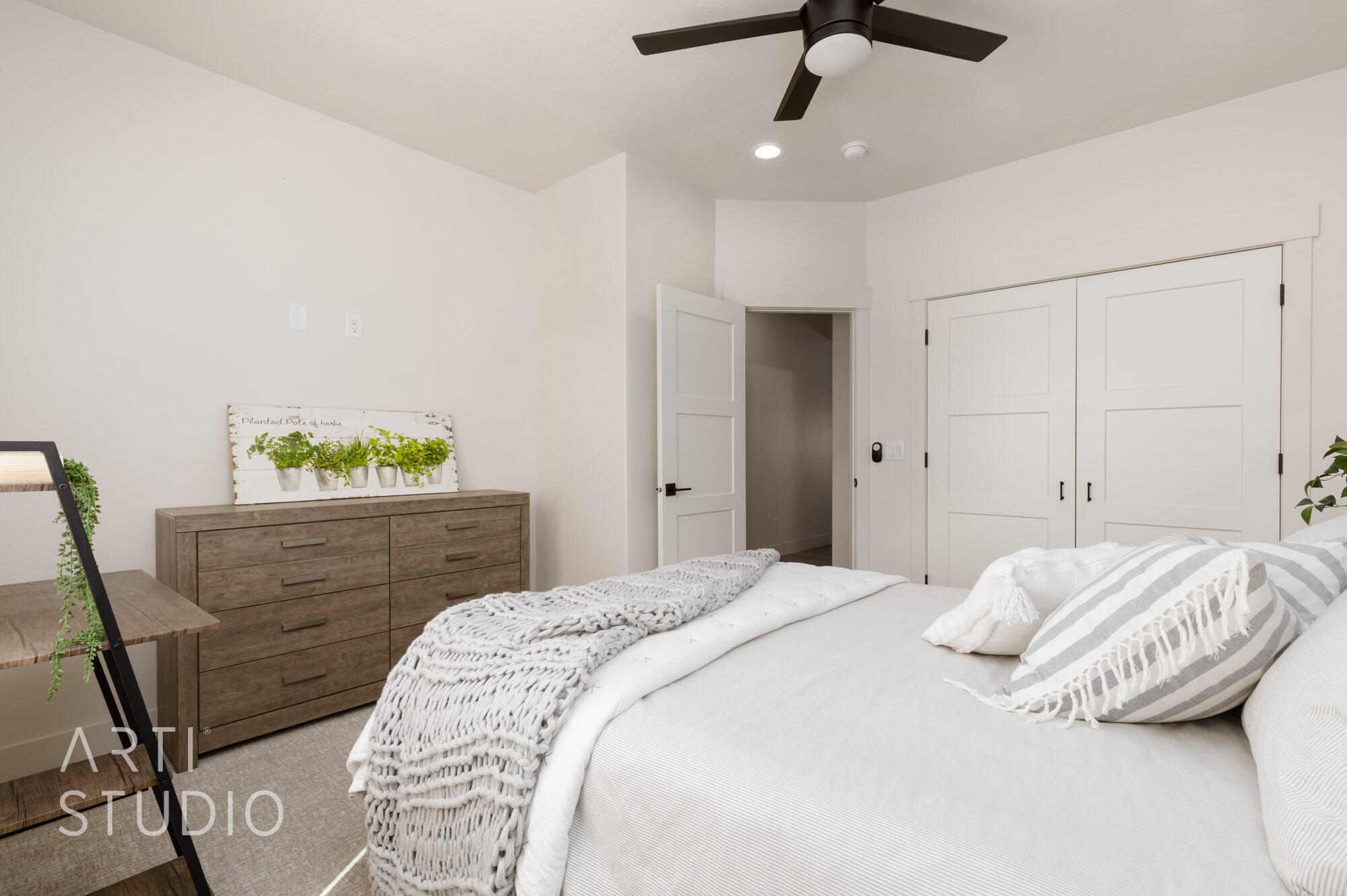 SOUTH POINTE - Residential