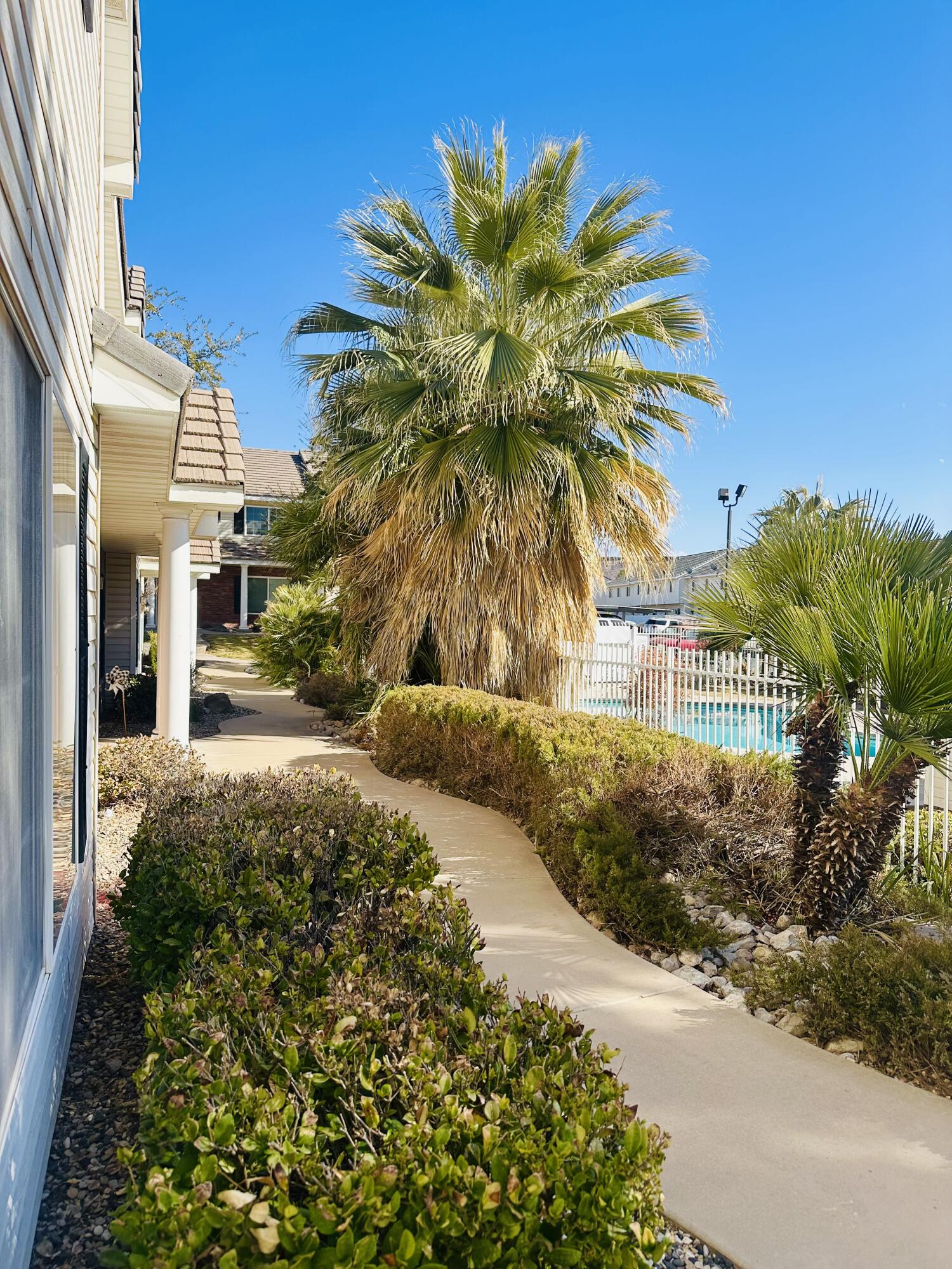 LEXINGTON HILLS TOWNHOMES - Residential