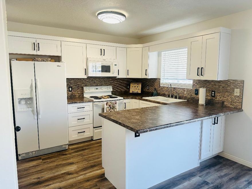 Beautiful fully renovated townhome with new carpet in all but one room, upgrades to include luxury laminate in bathrooms, living room and kitchen, new cabinets, new countertops through out, new paint, new light fixtures, new slider blind, brand new HVAC system, all appliances included, Master bedroom has a gorgeous view of the pool! Family friendly environment and centrally located.
Seller will contribute up to 1% towards closing costs on full price offer.