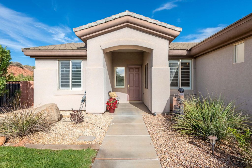 Photo of 2518 N Expedition LN, Washington, UT 84780 (MLS # 25-266139)