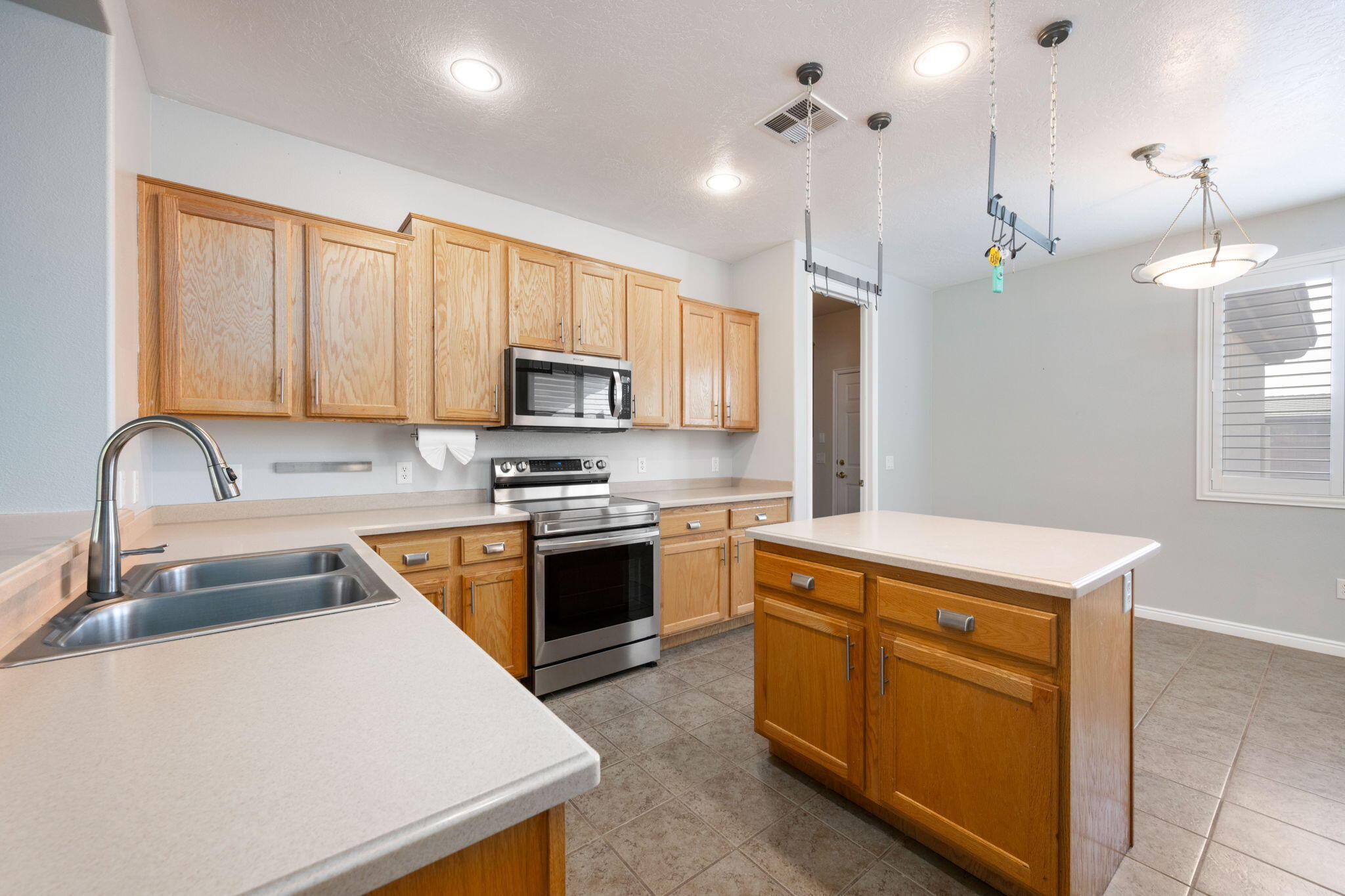 CORAL CANYON - Residential