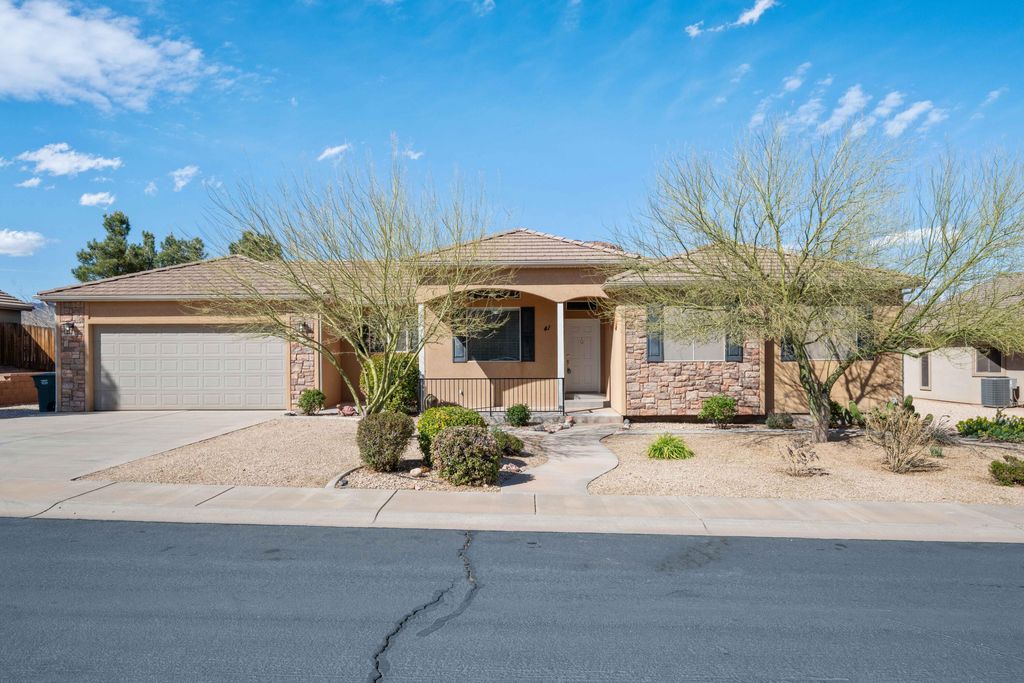 Photo for 41 E 725 S, Ivins, UT 84738 (MLS # 25-259515)