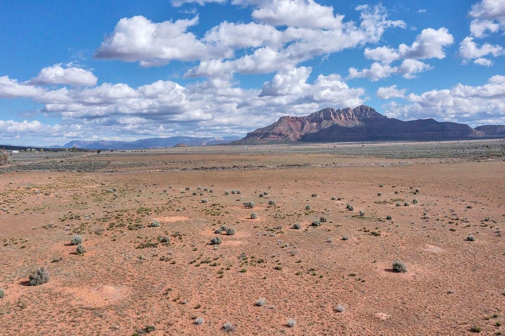 Photo of 481 S Coyote RD, Apple Valley, UT 84737 (MLS # 26-271560)