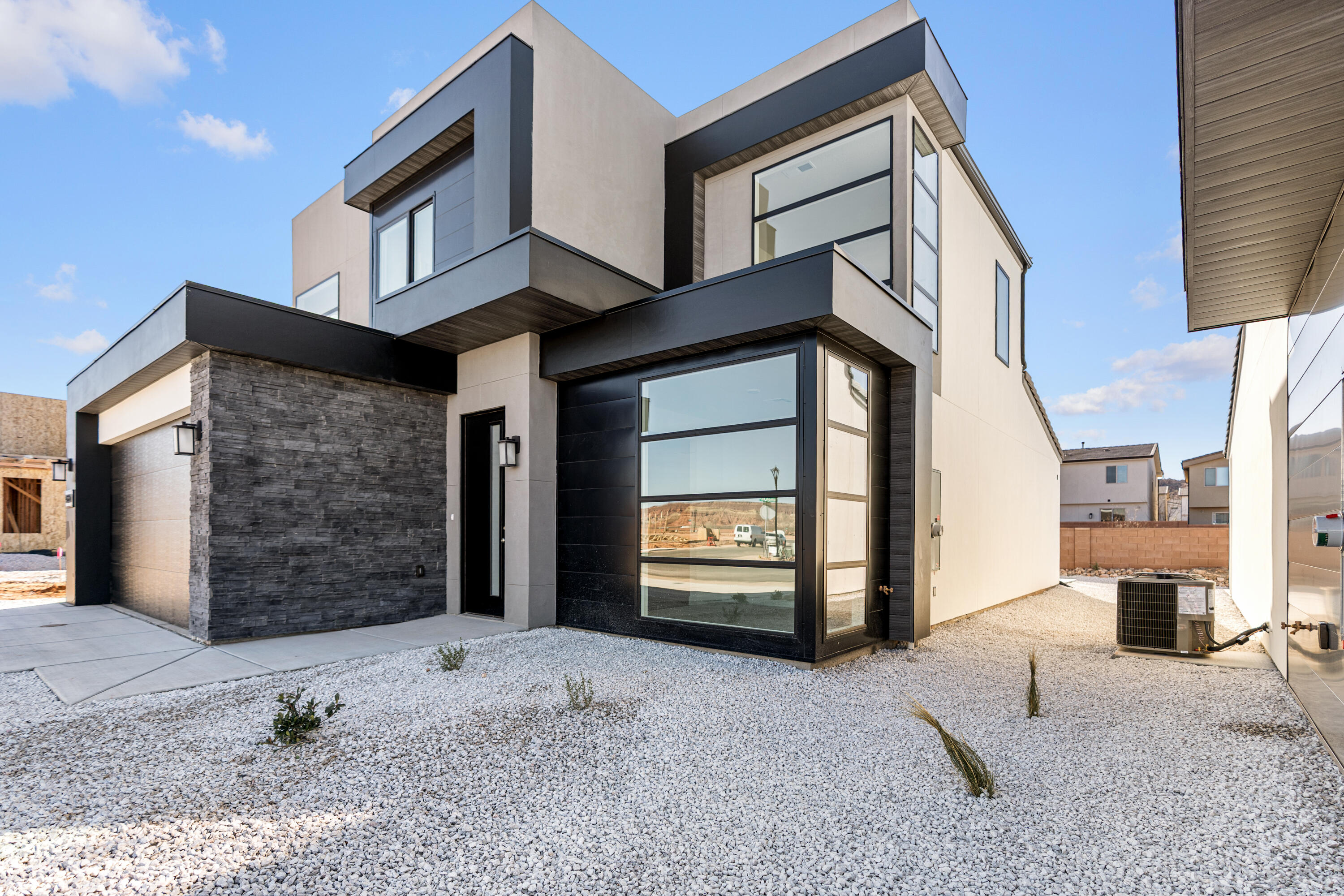 DESERT REFLECTION - Residential