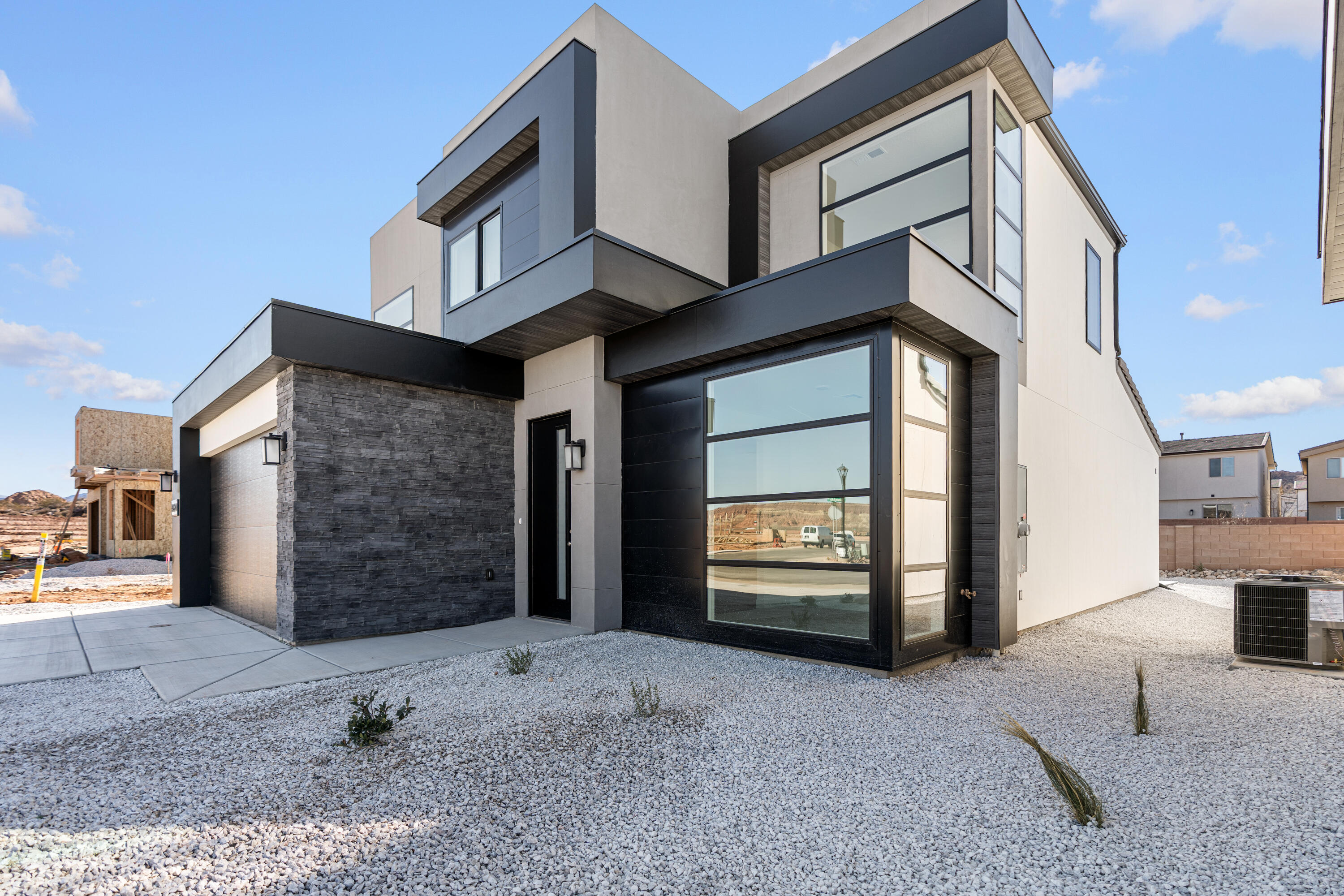 DESERT REFLECTION - Residential