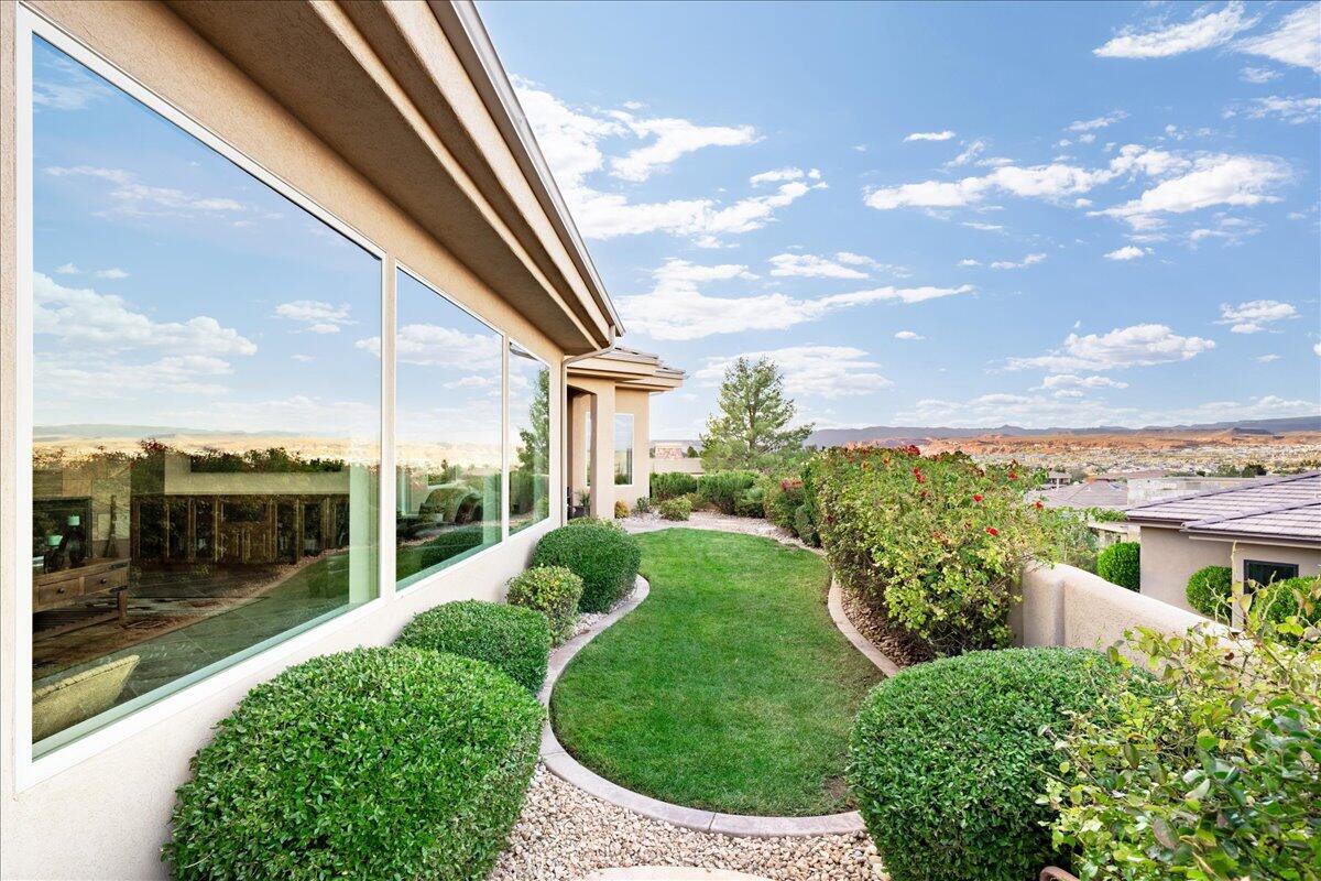 PARAGON COVE TOWNHOMES AT STONECLIFF - Residential