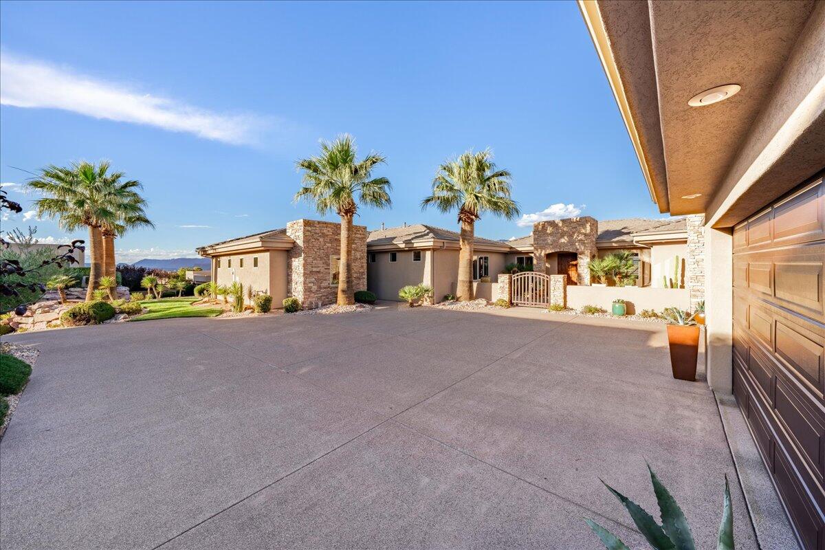 PARAGON COVE TOWNHOMES AT STONECLIFF - Residential