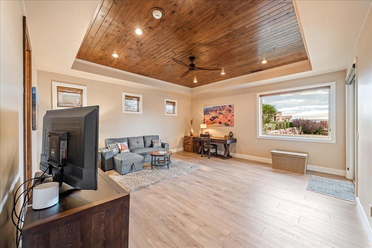 PARAGON COVE TOWNHOMES AT STONECLIFF - Residential