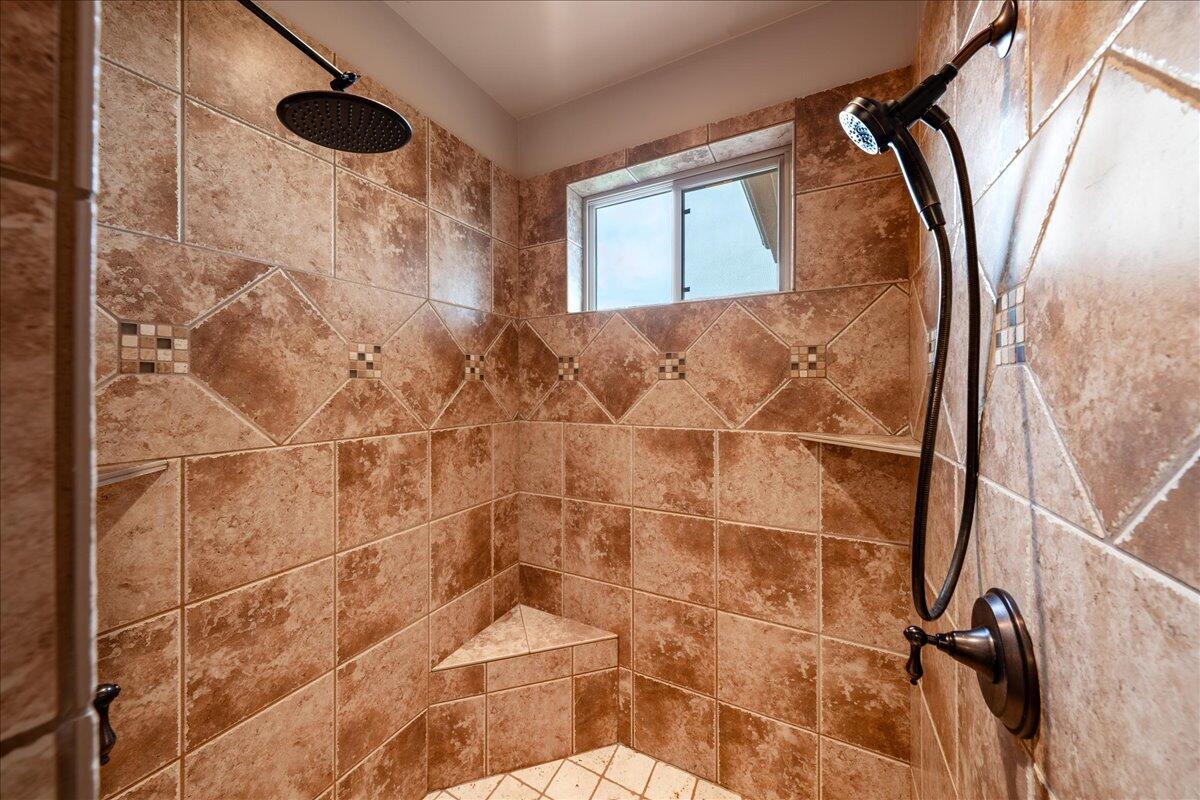 PARAGON COVE TOWNHOMES AT STONECLIFF - Residential