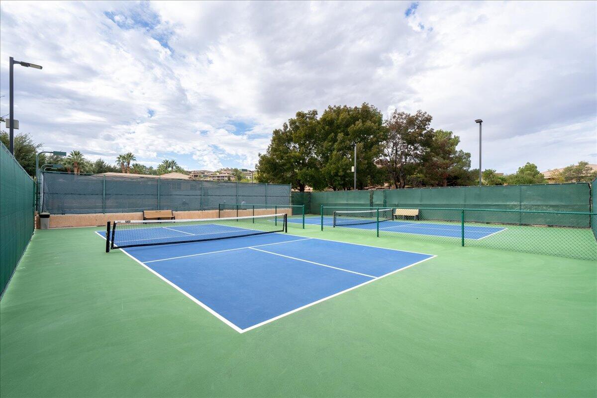 PARAGON COVE TOWNHOMES AT STONECLIFF - Residential