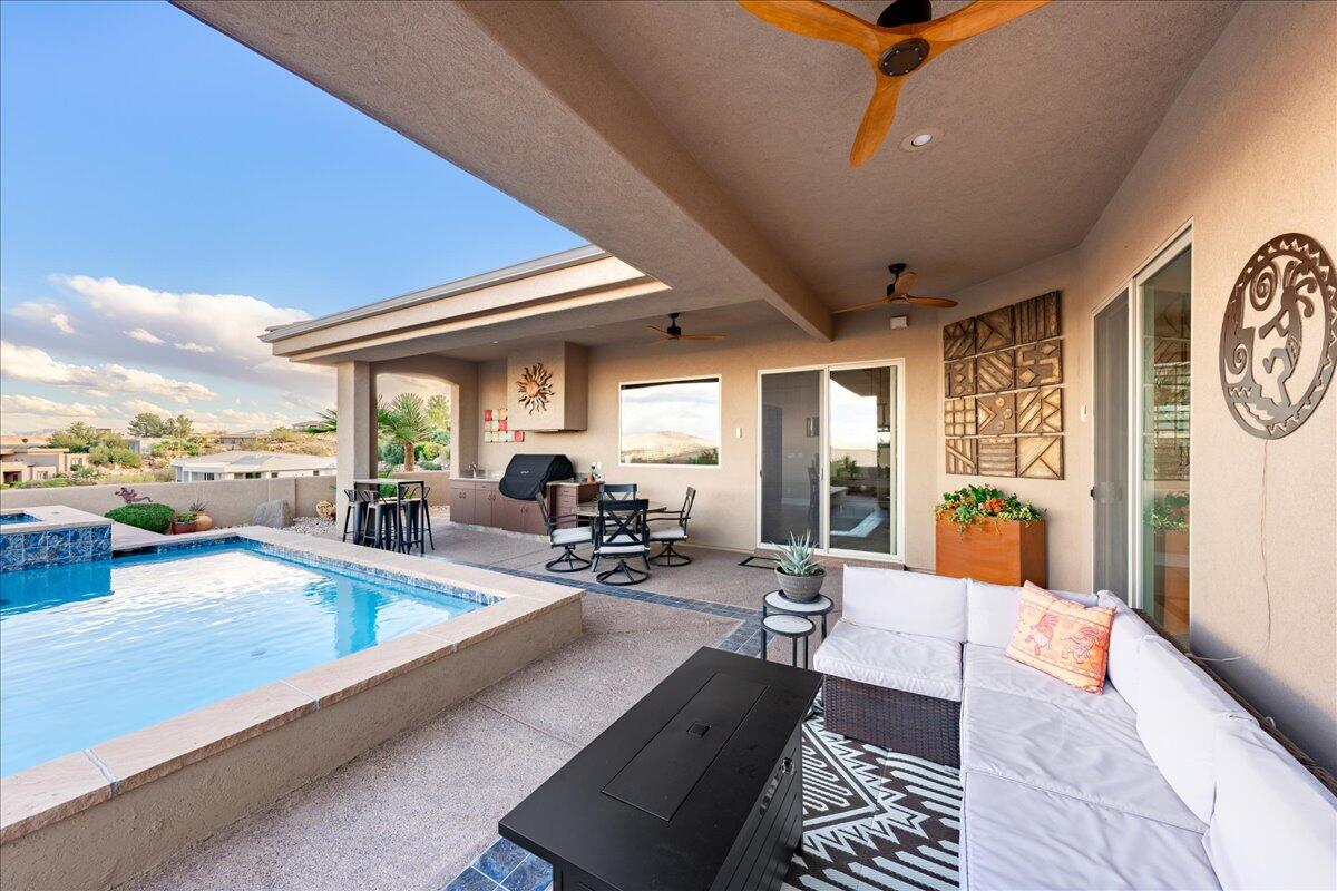 PARAGON COVE TOWNHOMES AT STONECLIFF - Residential