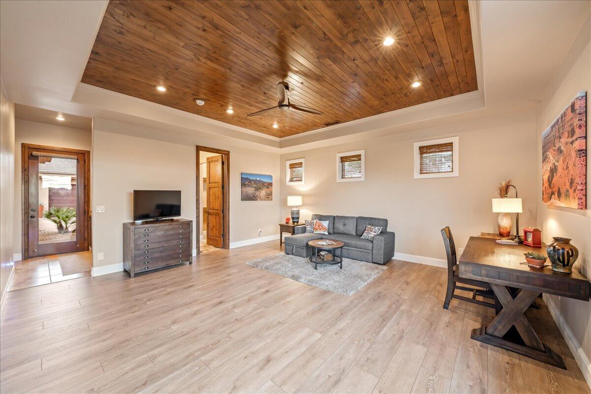 PARAGON COVE TOWNHOMES AT STONECLIFF - Residential