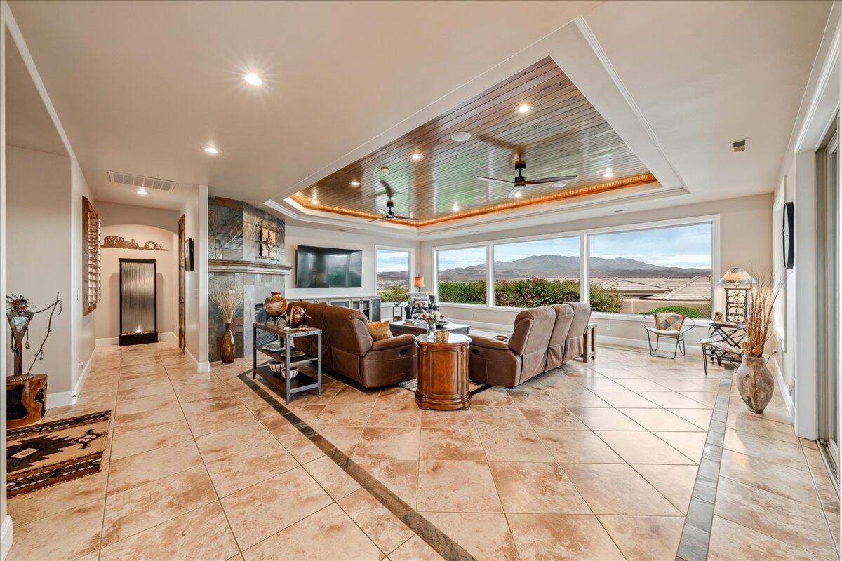 PARAGON COVE TOWNHOMES AT STONECLIFF - Residential