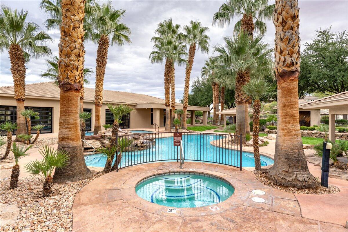 PARAGON COVE TOWNHOMES AT STONECLIFF - Residential