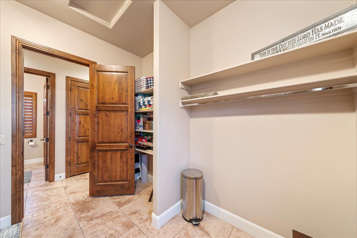 PARAGON COVE TOWNHOMES AT STONECLIFF - Residential