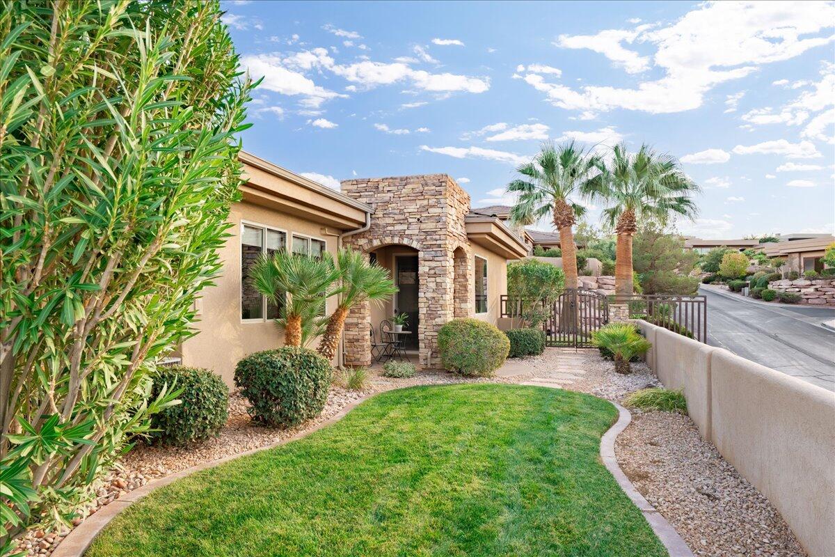 PARAGON COVE TOWNHOMES AT STONECLIFF - Residential