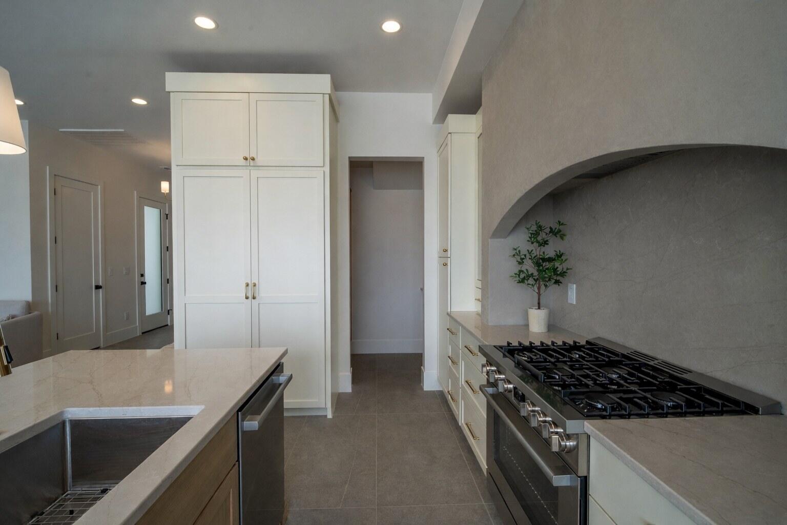 WATERS EDGE DESERT COLOR SHORES - Residential