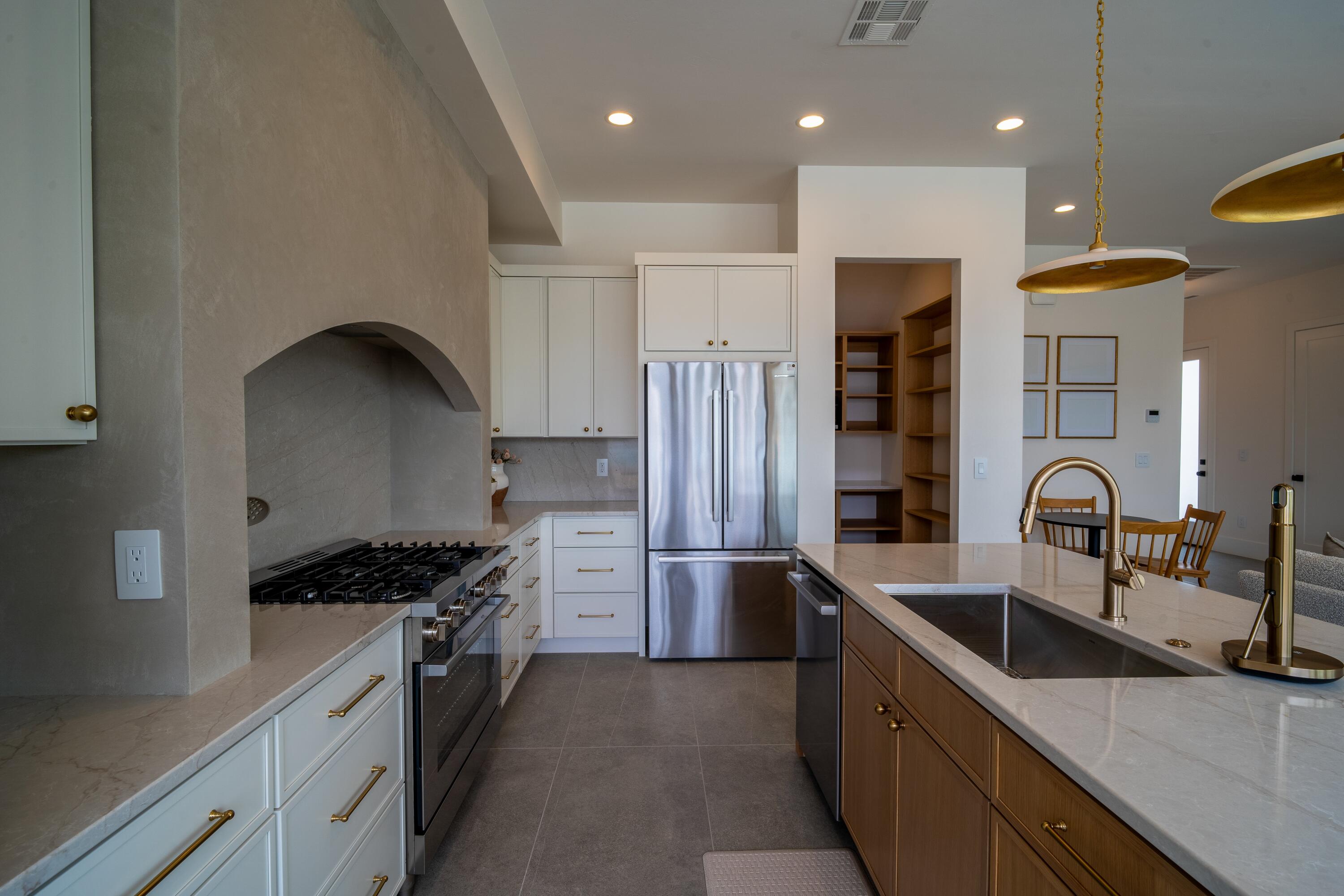 WATERS EDGE DESERT COLOR SHORES - Residential