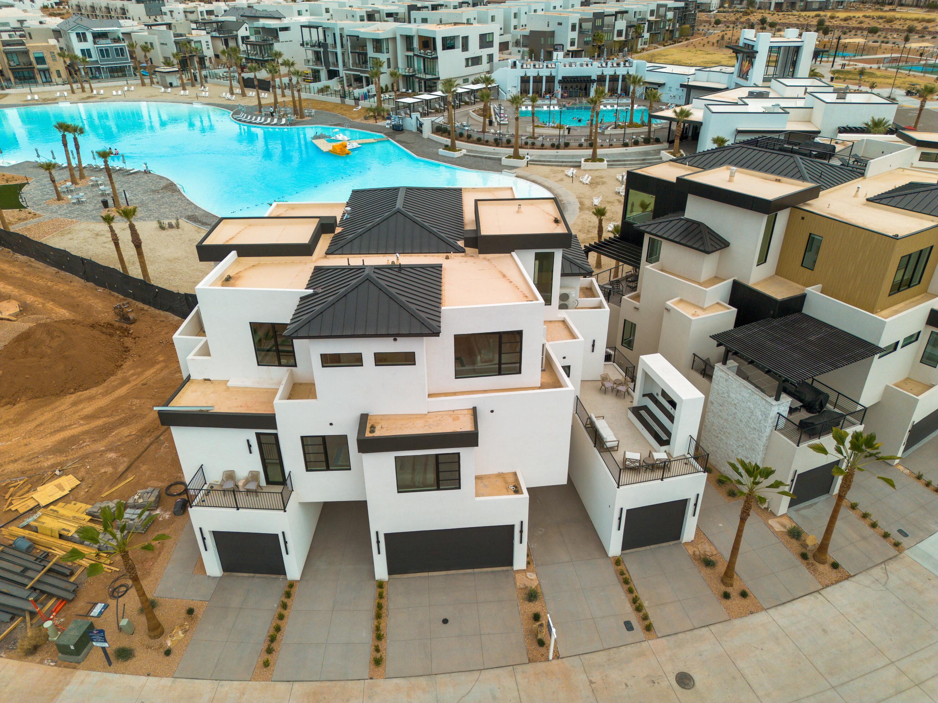 WATERS EDGE DESERT COLOR SHORES - Residential