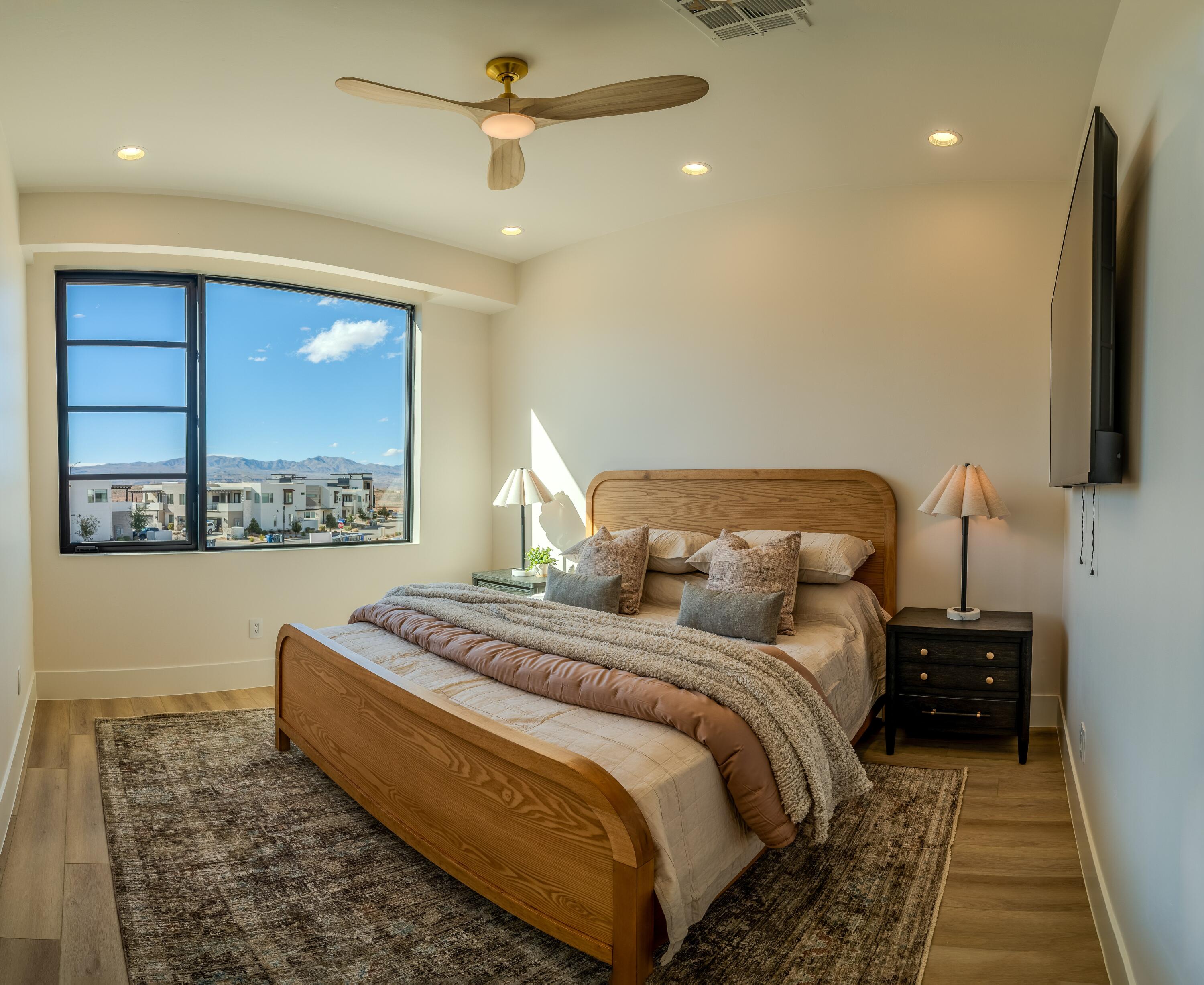 WATERS EDGE DESERT COLOR SHORES - Residential