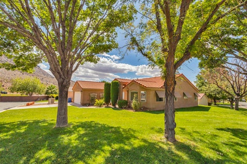 Photo of 524 S Indian Hills DR 100 #100, Saint George, UT 84770 (MLS # 26-276148)