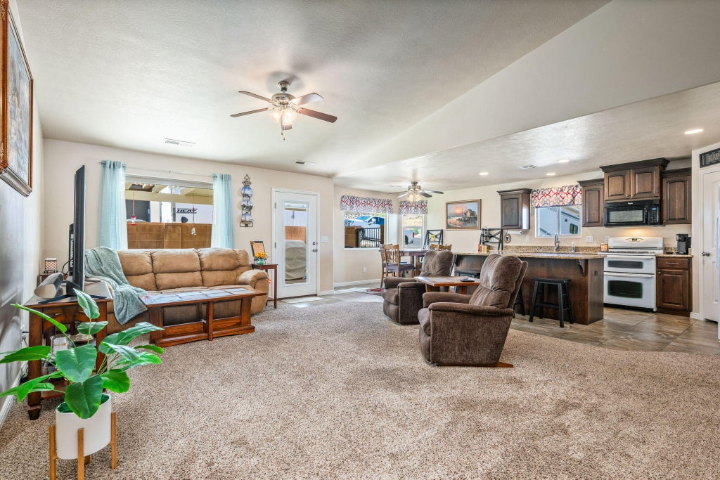 Photo of 16 E Sunset Ridge DR, Hurricane, UT 84737 (MLS # 26-275269)