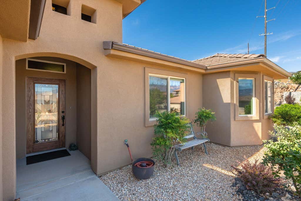 Photo of 16 E Sunset Ridge DR, Hurricane, UT 84737 (MLS # 26-275269)