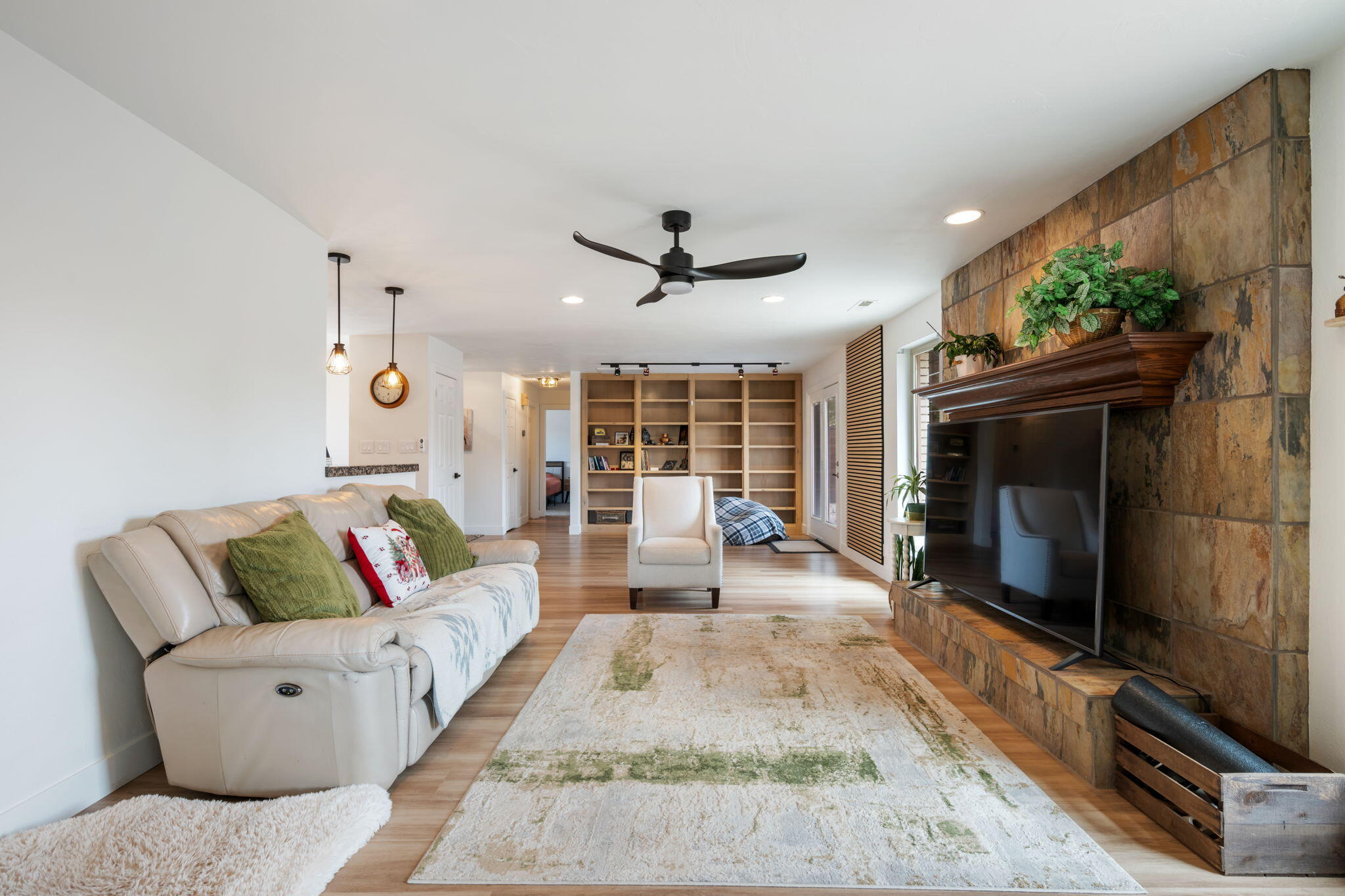 BLOOMINGTON RANCHES - Residential