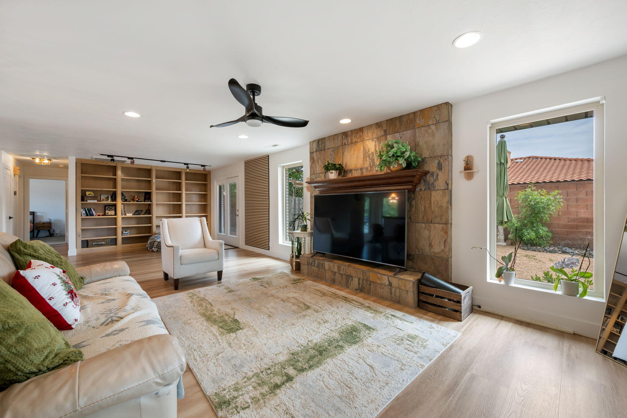 BLOOMINGTON RANCHES - Residential