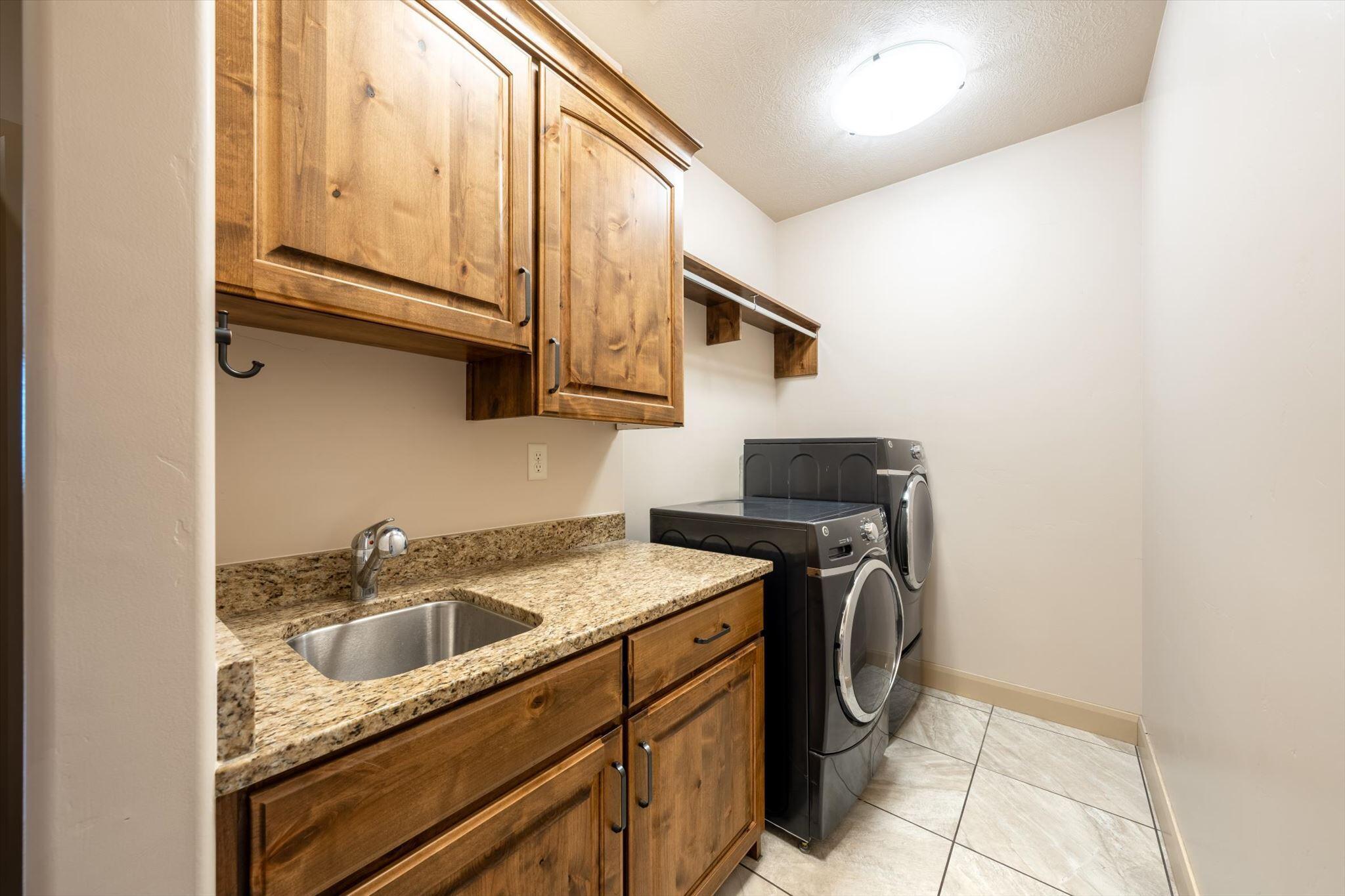 SKY RIDGE - Residential