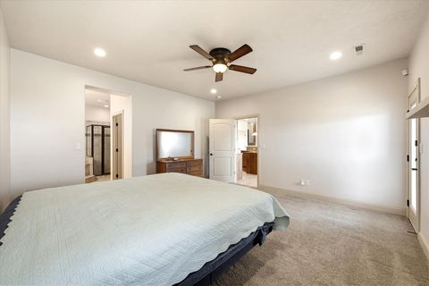 Tiny photo for 2707 W 220 N, Hurricane, UT 84737 (MLS # 26-271802)