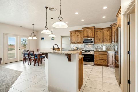 Tiny photo for 2707 W 220 N, Hurricane, UT 84737 (MLS # 26-271802)