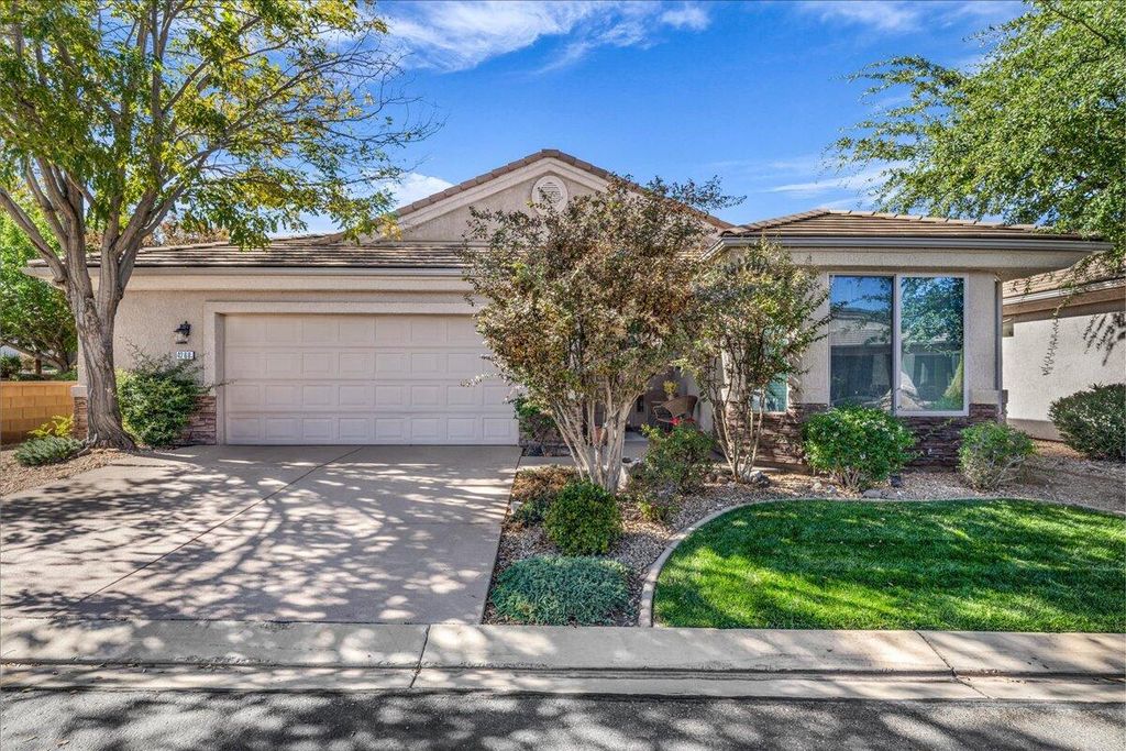 Photo of 4268 S Ambassador DR, Saint George, UT 84790 (MLS # 25-266261)