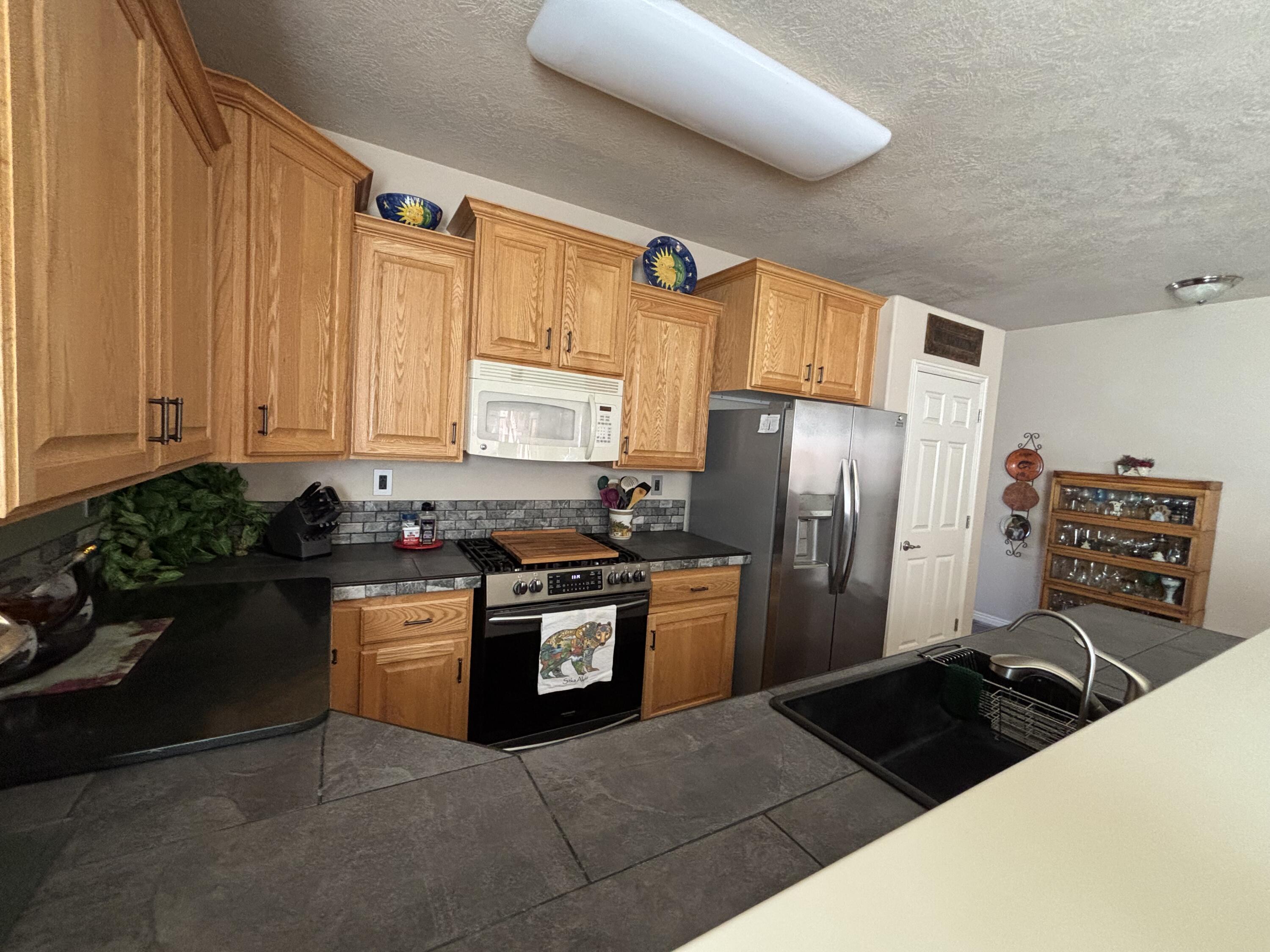 SHADOW CANYON - Residential