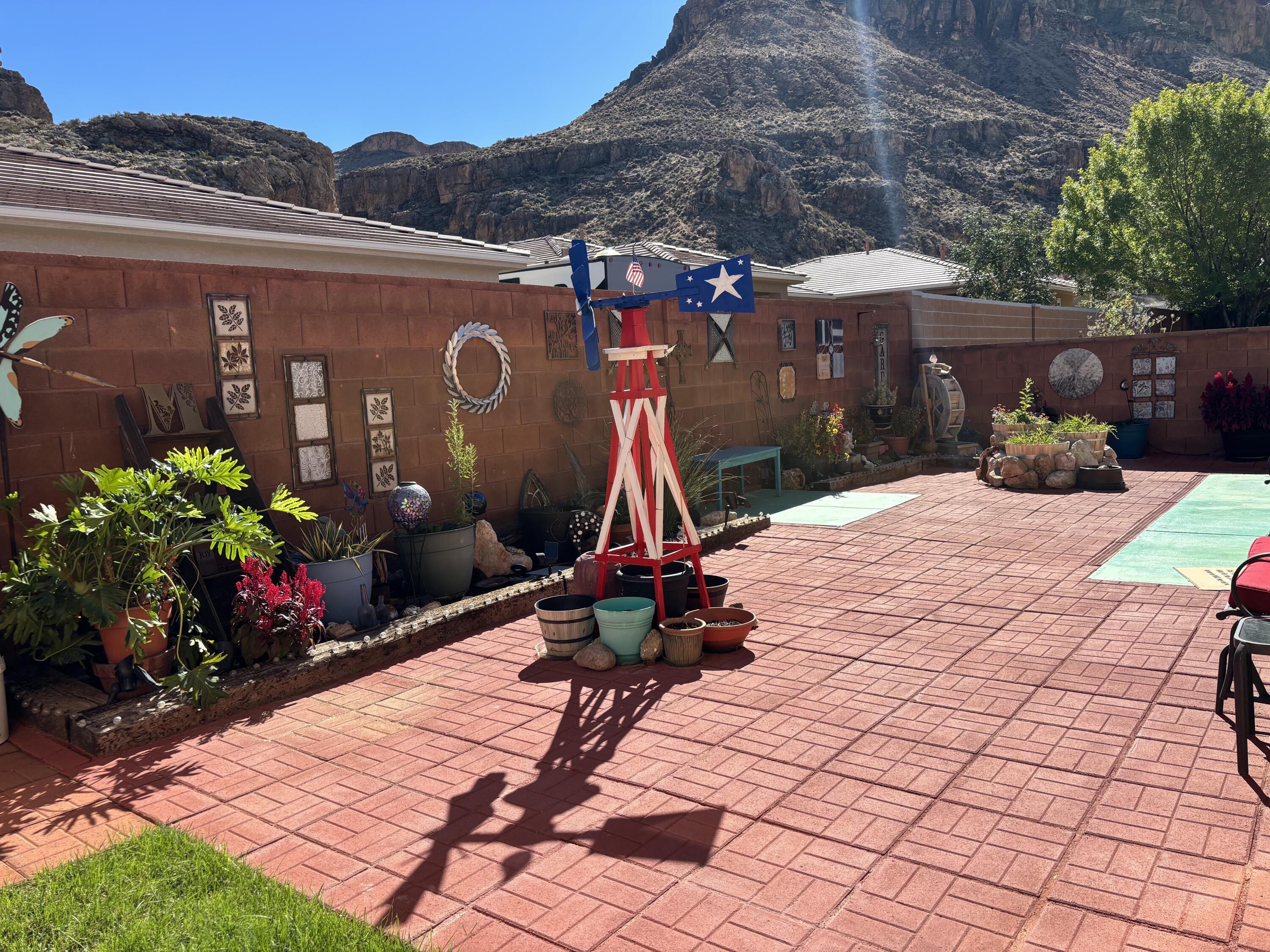 SHADOW CANYON - Residential