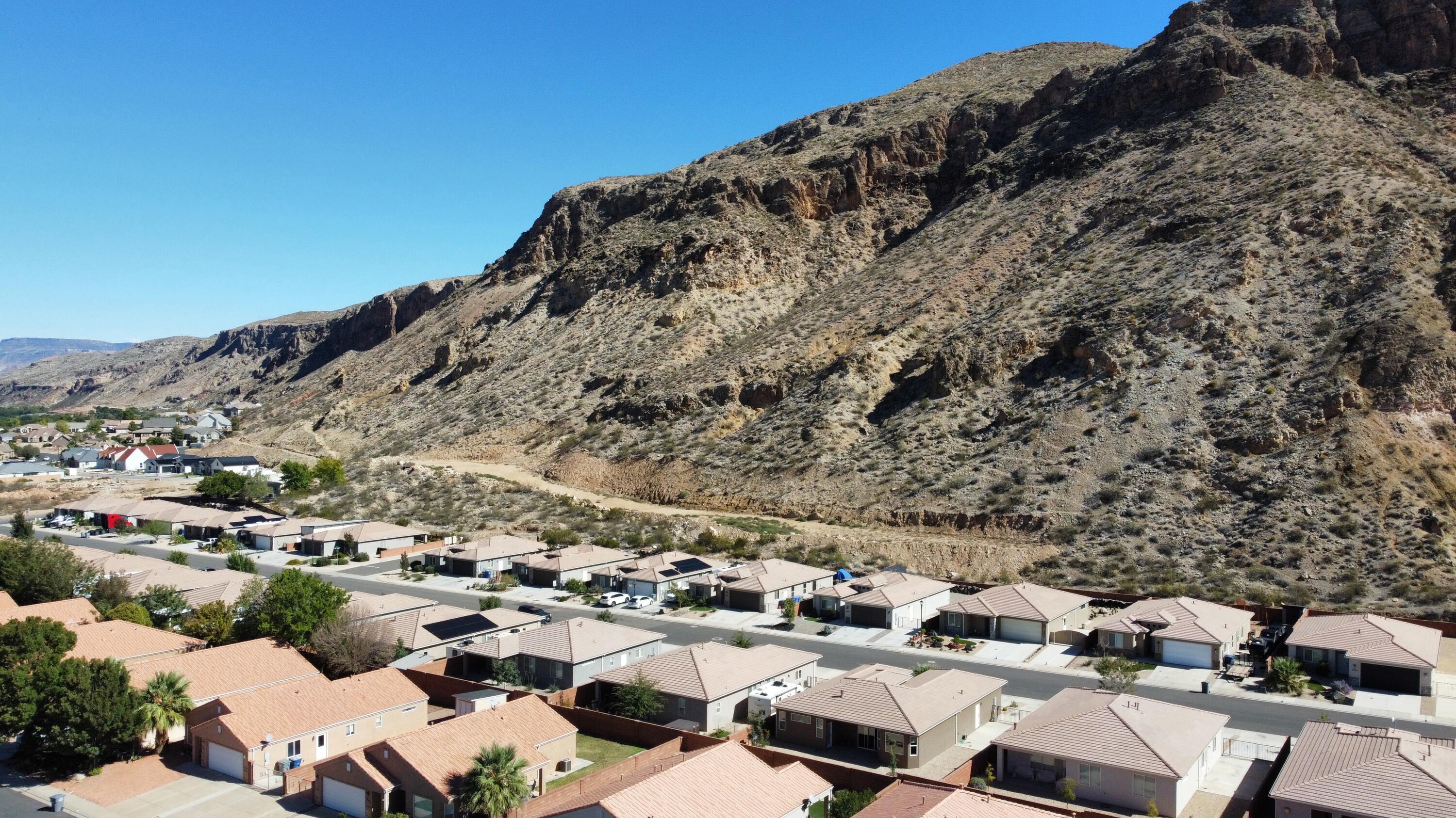 SHADOW CANYON - Residential